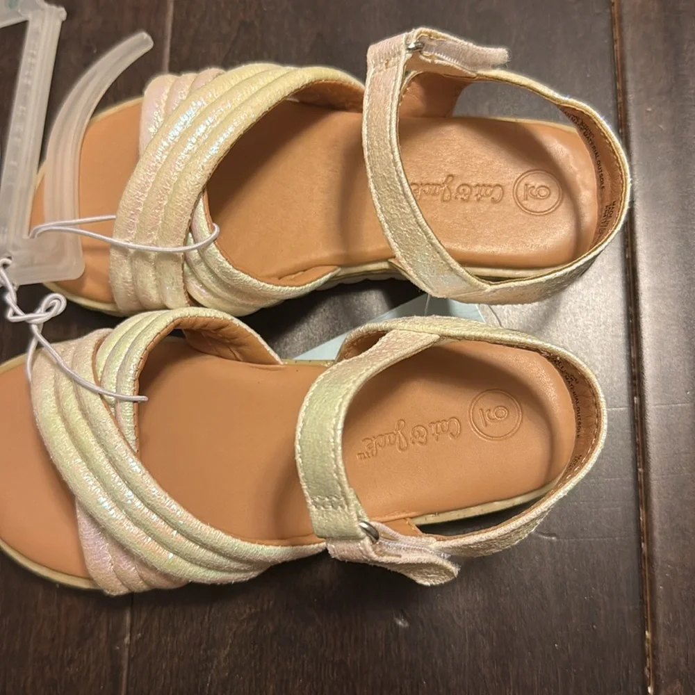 NWT Cat and Jack Toddler Girls Chloe White Iridescent Sandals!
